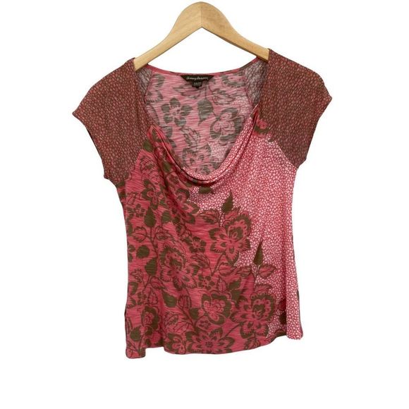 Tommy Bahama coral pink, tan/griege, white hawaiian flower print stretchy top - Picture 1 of 6